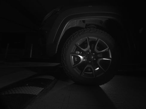 Used 2025 Jeep Compass Trailhawk image 12