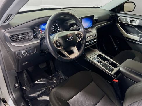 Used 2022 Ford Explorer XLT image 10