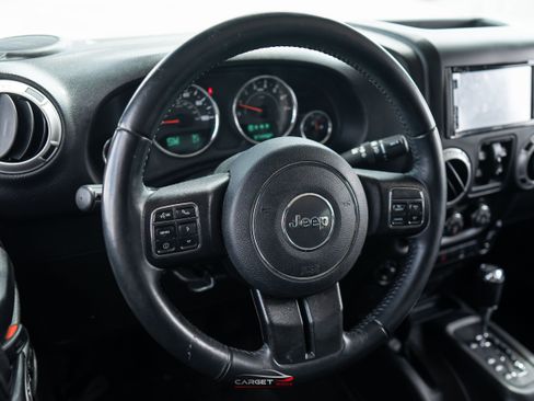 Used 2017 Jeep Wrangler Unlimited Sahara w/ Connectivity Group AWD/4WD image 22