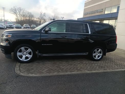 Used 2015 Chevrolet Suburban LT image 3