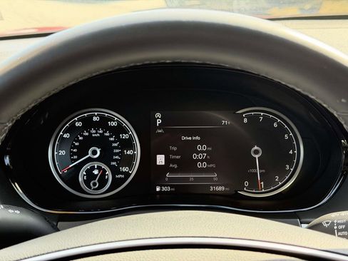 Used 2025 Genesis GV70 2.5T AWD/4WD image 11