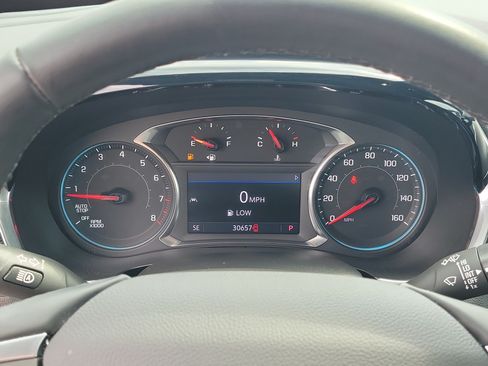 Used 2023 Chevrolet Traverse LT FWD image 25