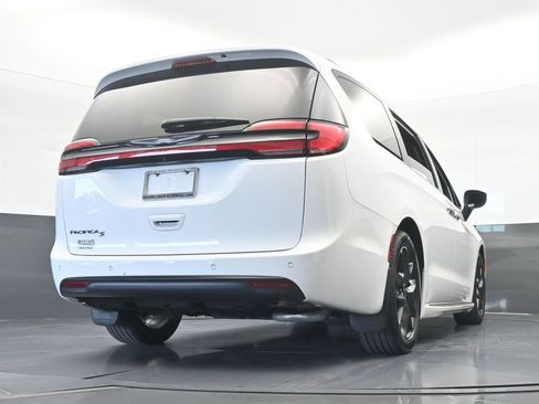 Used 2023 Chrysler Pacifica Touring-L w/ S Appearance Package image 62