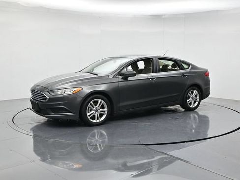 Used 2018 Ford Fusion SE FWD image 5
