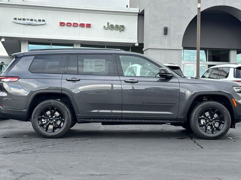 New 2025 Jeep Grand Cherokee L Altitude image 3