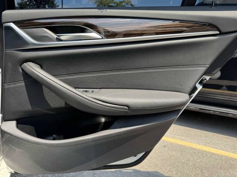 Used 2019 BMW 530i w/ Convenience Package RWD image 37