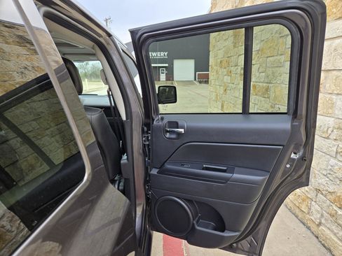 Used 2016 Jeep Patriot High Altitude image 10