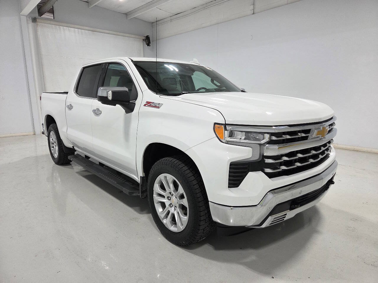 Used 2024 Chevrolet Silverado 1500 LTZ w/ LTZ Convenience Package II AWD/4WD image 3