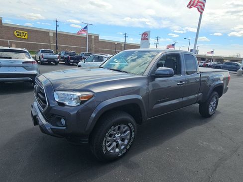 Used 2019 Toyota Tacoma SR5 AWD/4WD image 7