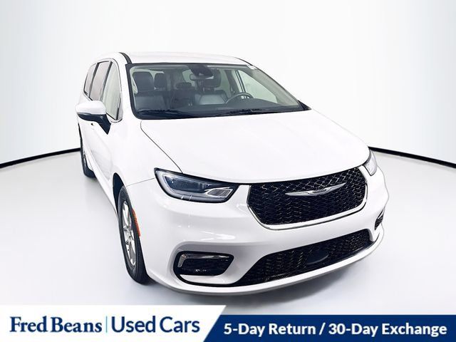 Used 2023 Chrysler Pacifica Touring-L FWD image 1