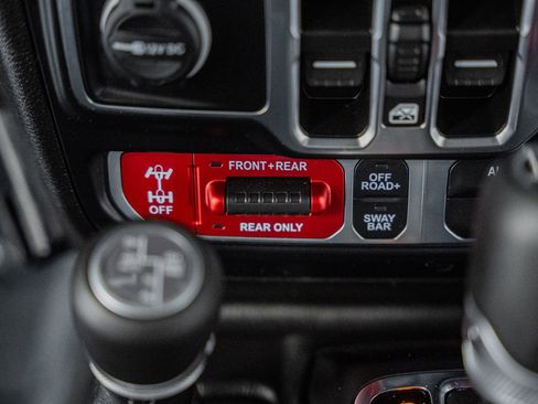 Used 2024 Jeep Wrangler Unlimited Rubicon 4xe AWD/4WD image 30