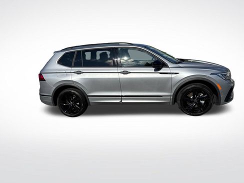 Certified 2023 Volkswagen Tiguan SE R-Line FWD image 7