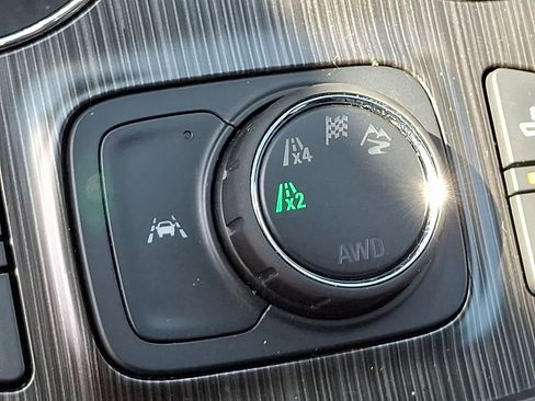 Used 2023 GMC Acadia SLT image 25