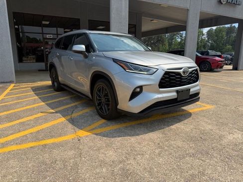 Used 2020 Toyota Highlander Limited FWD image 11