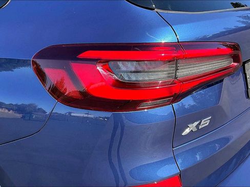 Used 2022 BMW X5 xDrive40i w/ M Sport Package image 32