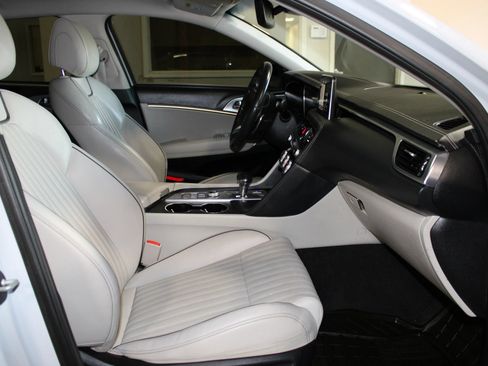 Used 2019 Genesis G70 3.3T Advanced RWD image 30