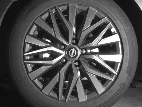 Used 2025 Nissan Altima 2.5 SV FWD image 12