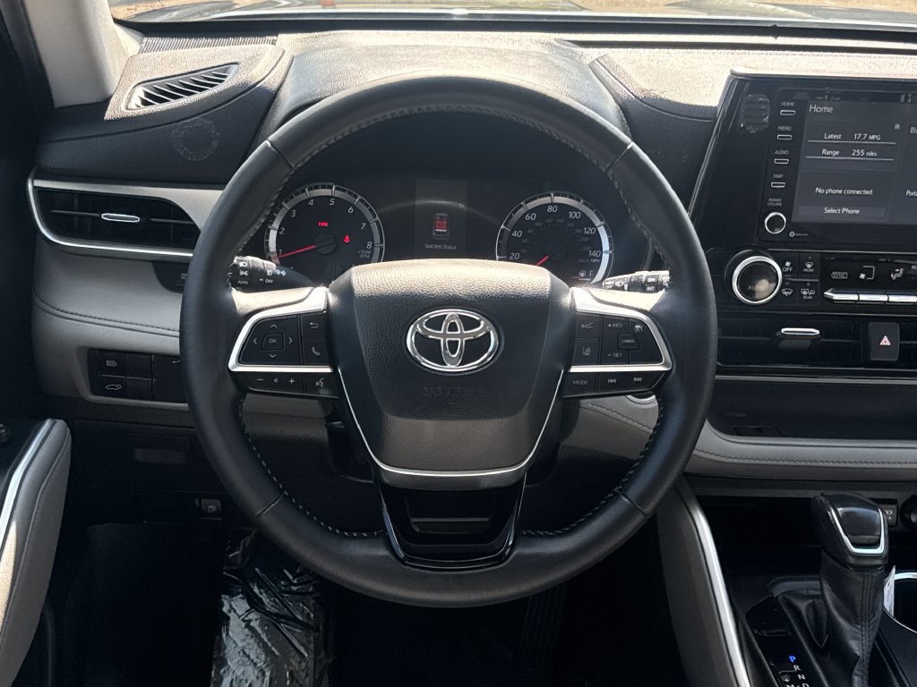 Used 2020 Toyota Highlander LE AWD/4WD image 14