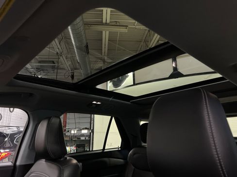 Used 2022 Ford Explorer XLT w/ Equipment Group 202A image 23