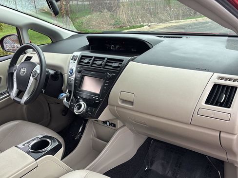 Used 2012 Toyota Prius V Three image 18