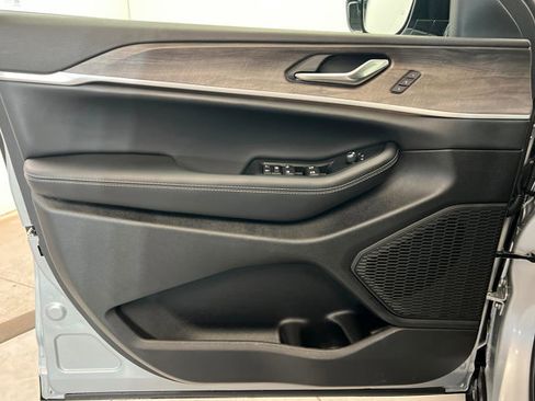 New 2025 Jeep Grand Cherokee L Limited w/ Trailer Tow Package image 14