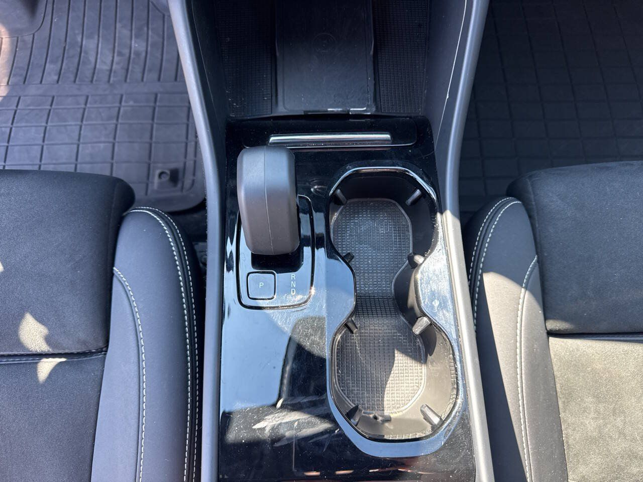 Used 2023 Volvo XC40 Recharge Ultimate w/ Protection Package Premier AWD/4WD image 18
