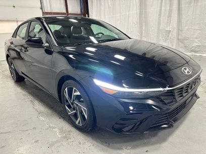 Used 2025 Hyundai Elantra SEL w/ Cargo Package