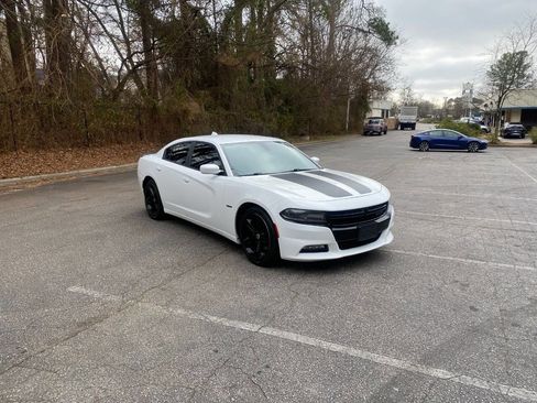 Used 2017 Dodge Charger R/T image 5