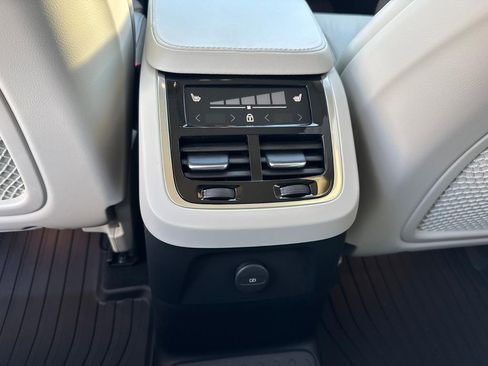 Certified 2024 Volvo XC90 T8 Ultimate w/ Protection Package Premier image 11