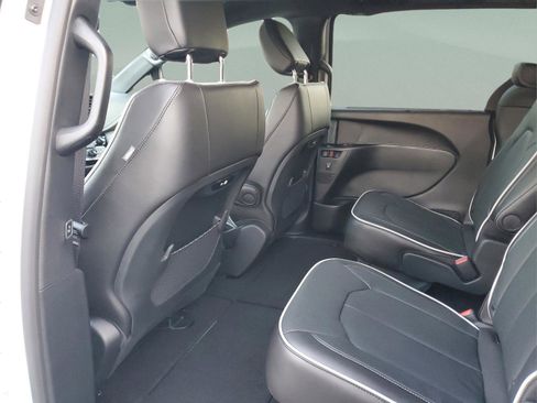 New 2026 Chrysler Pacifica Limited w/ S Appearance Package image 5