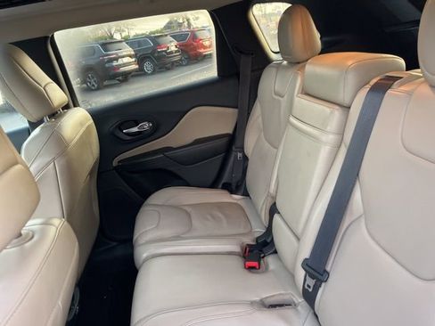 Used 2016 Jeep Cherokee Limited FWD image 14