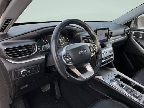 Used 2022 Ford Explorer XLT w/ Equipment Group 202A image 19