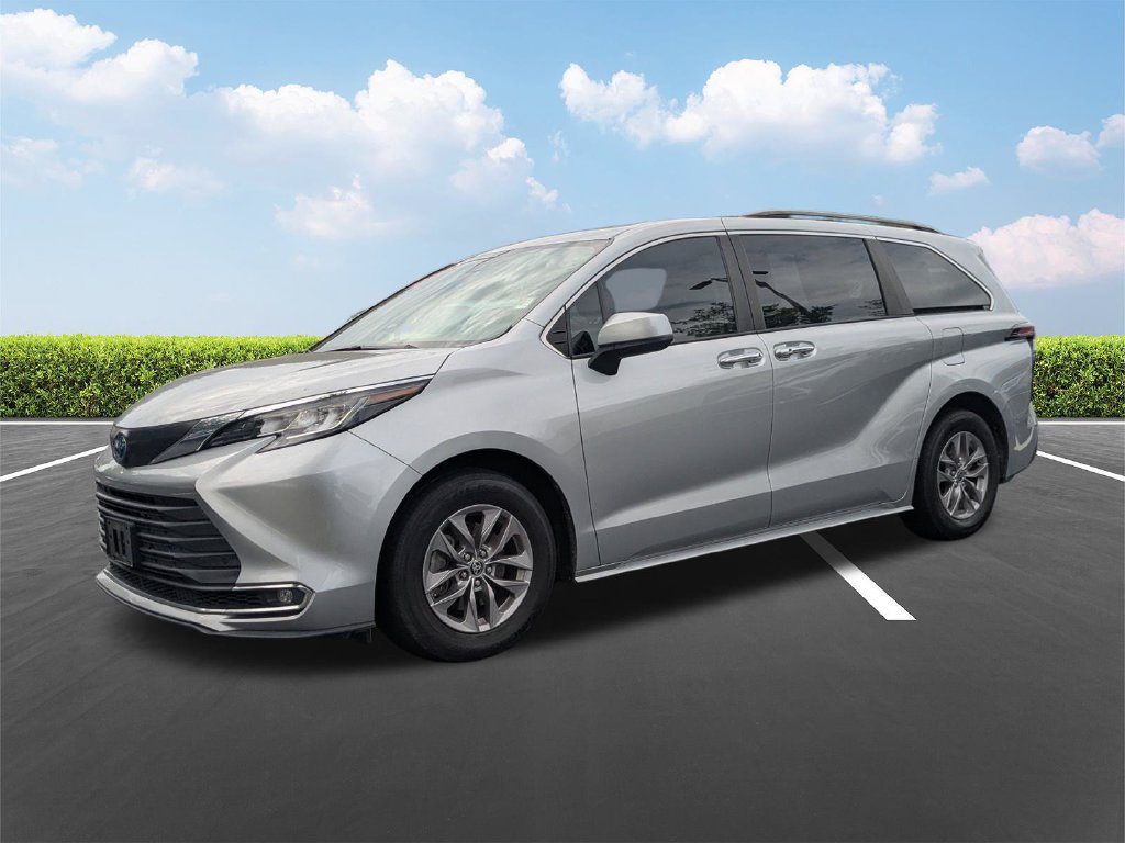 Used 2023 Toyota Sienna XLE FWD image 10