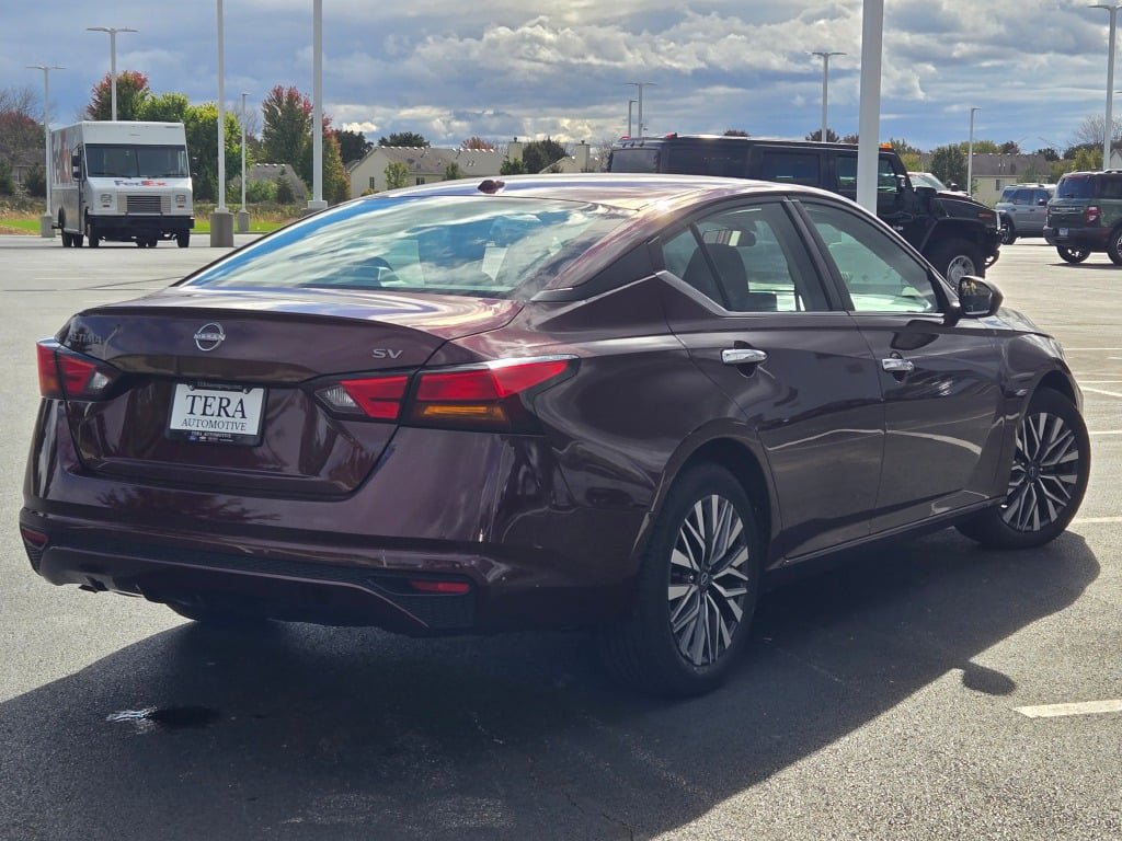 Used 2024 Nissan Altima 2.5 SV FWD image 10