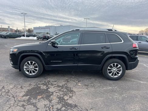 Used 2019 Jeep Cherokee Latitude Plus w/ Comfort/Convenience Group image 6