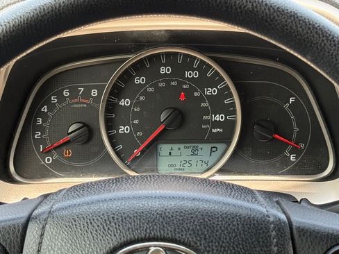 Used 2013 Toyota RAV4 XLE AWD/4WD image 22