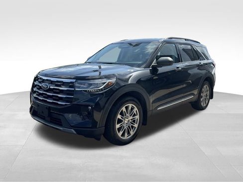 Used 2025 Ford Explorer Active w/ Active Comfort Package image 4