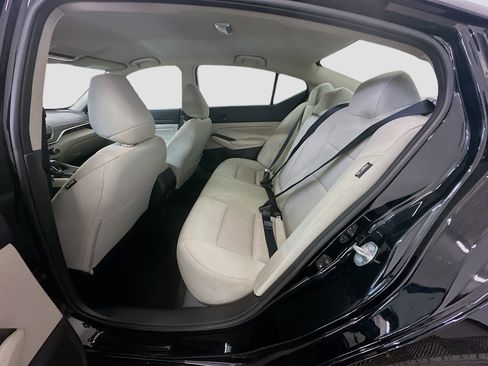 Used 2025 Nissan Altima 2.5 SV image 28