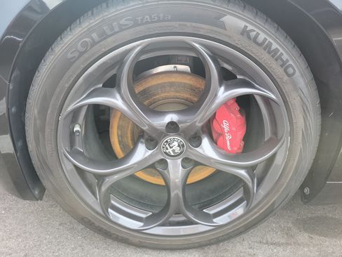 Used 2019 Alfa Romeo Giulia Ti RWD image 6