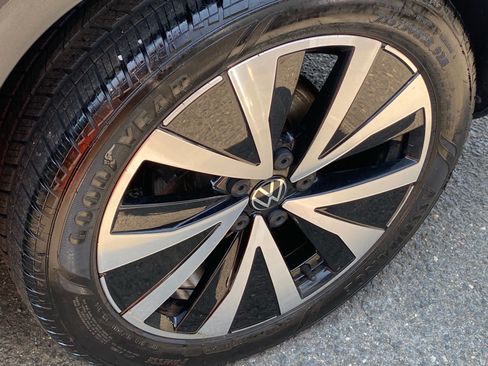 Certified 2023 Volkswagen Taos SE w/ Panoramic Sunroof Package FWD image 20