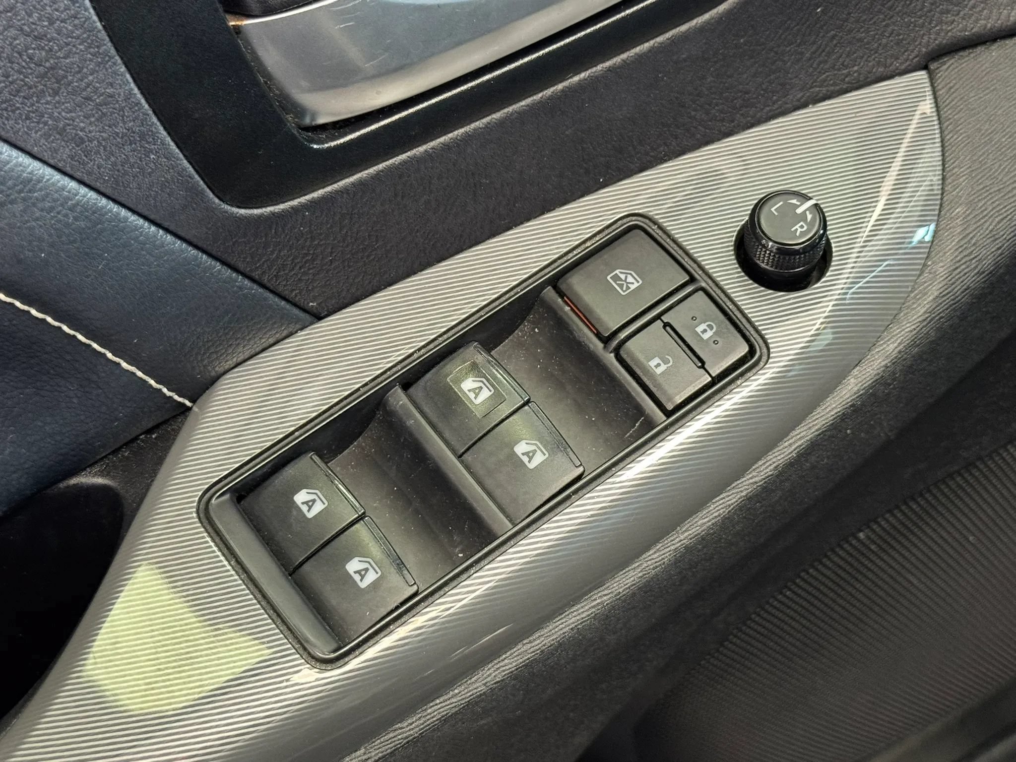 Used 2017 Toyota Sienna SE Premium FWD image 20