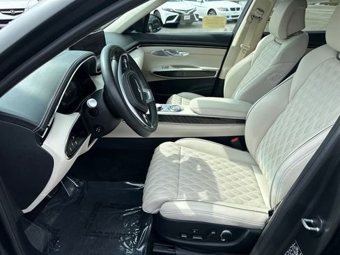 Used 2025 Genesis GV70 3.5T Sport w/ Sport Prestige Package AWD/4WD image 28