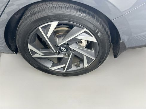Used 2025 Hyundai Elantra Sport FWD image 11