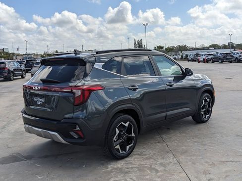 Certified 2025 Kia Seltos EX FWD image 8