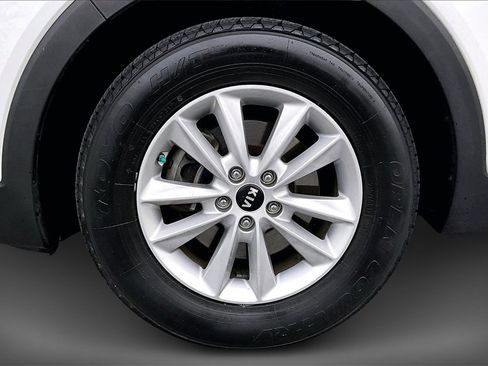 Used 2019 Kia Sorento LX image 32