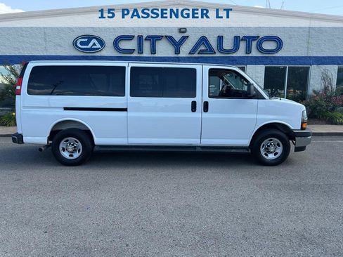 Used 2025 Chevrolet Express 3500 LT w/ LT Preferred Equipment Group RWD image 2