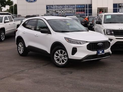 Used 2025 Ford Escape Active AWD/4WD image 2