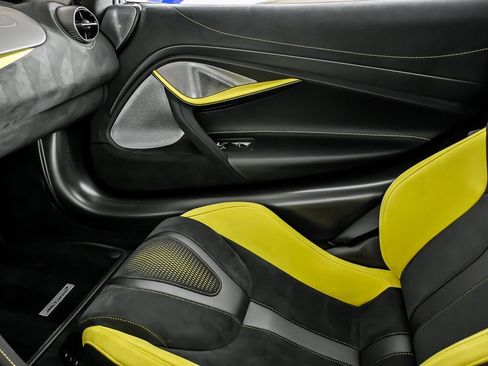 Used 2024 McLaren 750S Spider RWD image 39