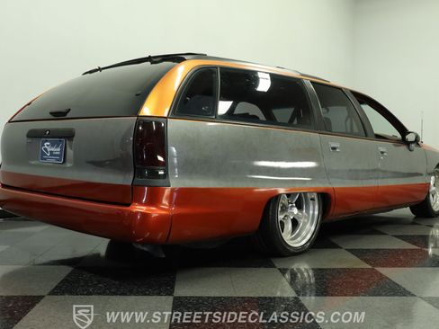 Used 1992 Oldsmobile Custom Cruiser RWD image 26