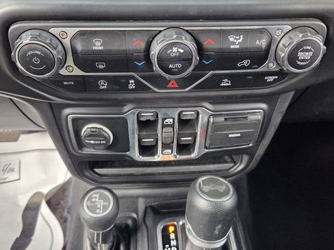 Used 2021 Jeep Wrangler Unlimited Sahara image 20